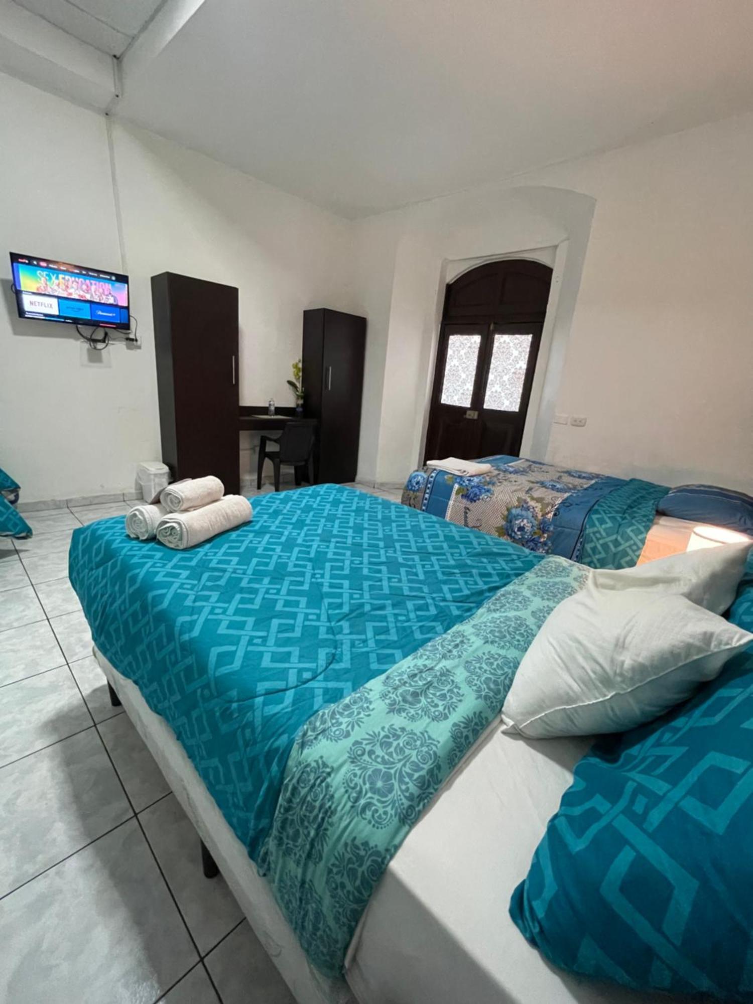 Hotel Y Cafe Ixmati Suchitoto Dış mekan fotoğraf