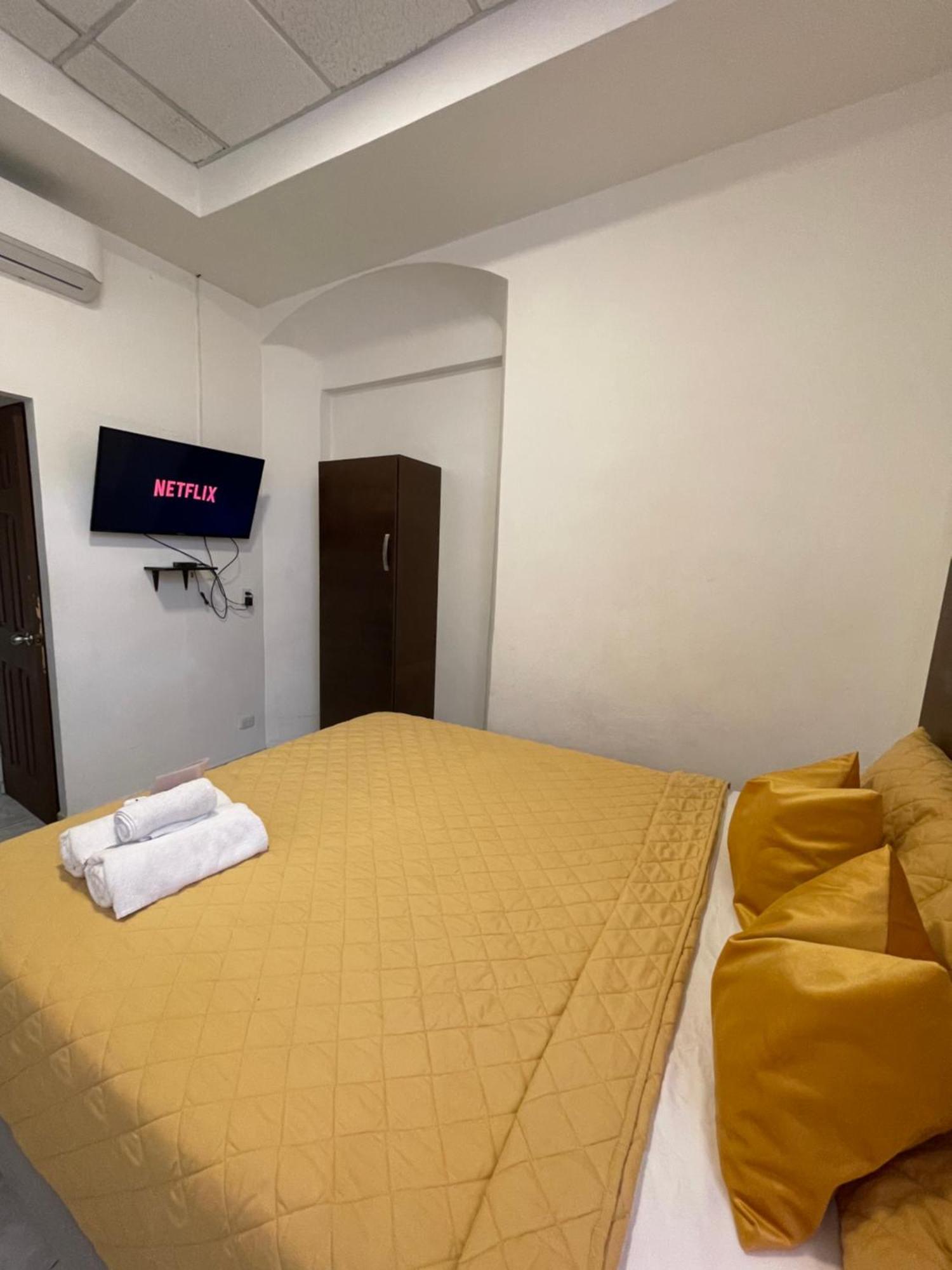 Hotel Y Cafe Ixmati Suchitoto Dış mekan fotoğraf