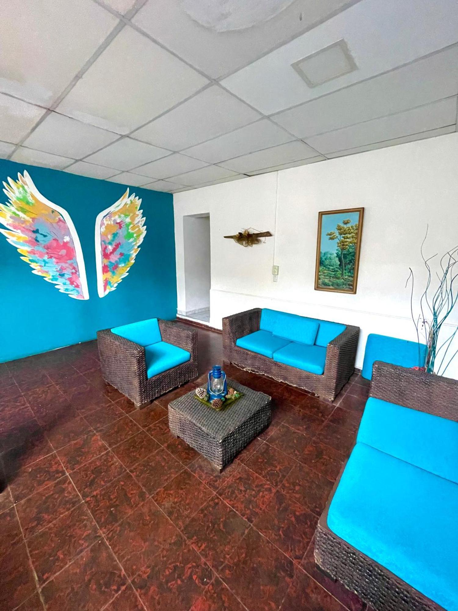 Hotel Y Cafe Ixmati Suchitoto Dış mekan fotoğraf