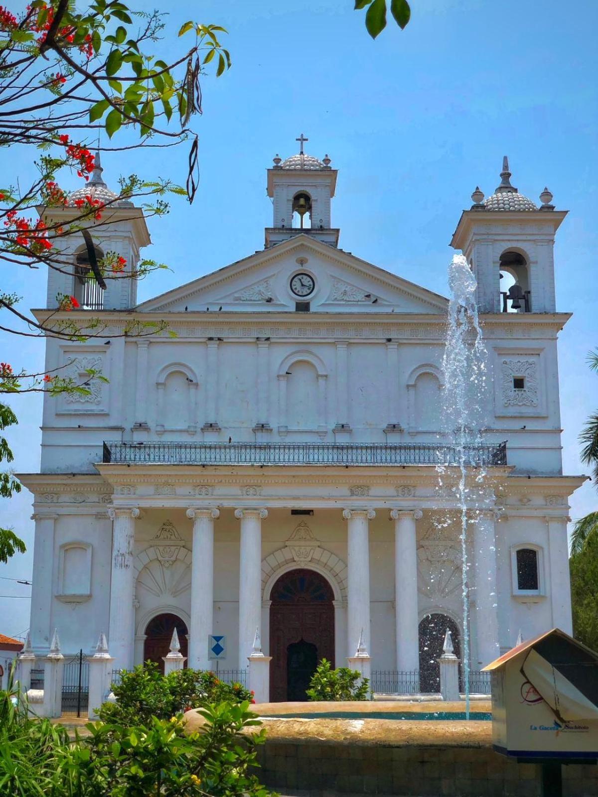 Hotel Y Cafe Ixmati Suchitoto Dış mekan fotoğraf